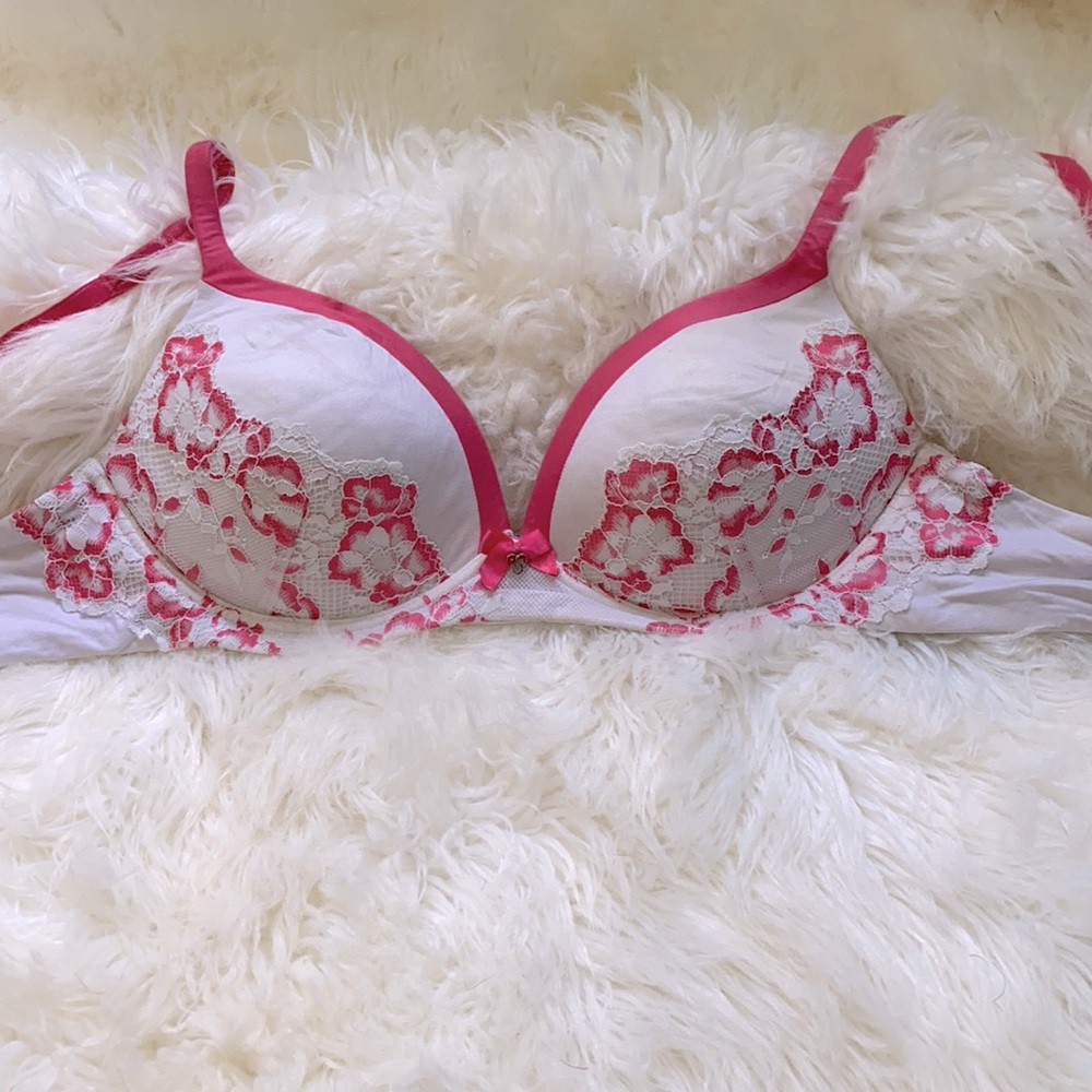 Victoria Secret Bra, No Wire / Sans Armature, 36B